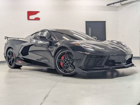 Used 2021 Chevrolet Corvette Stingray Premium Cpe w/ Z51 Performance Package RWD image 2