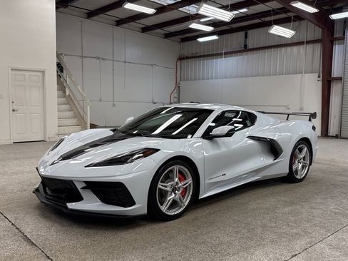 Used 2024 Chevrolet Corvette Stingray Premium Cpe w/ Z51 Performance Package image 1