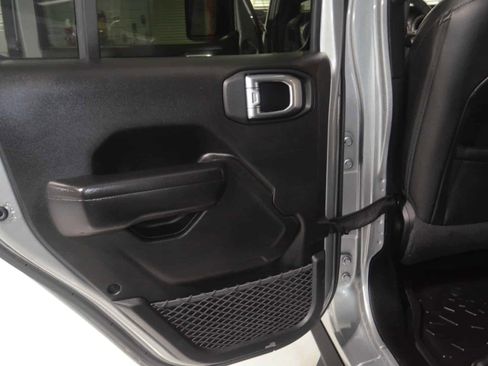 Used 2021 Jeep Gladiator Sport image 18