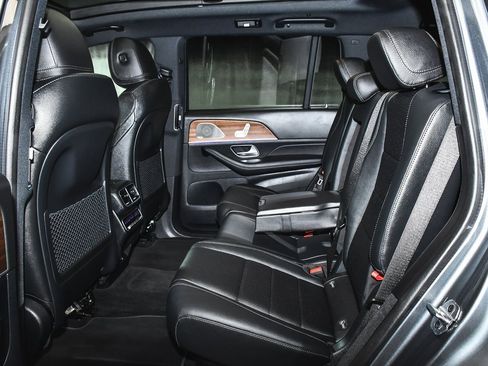 Used 2025 Mercedes-Benz GLS 450 4MATIC image 52