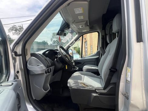 Used 2018 Ford Transit 250 148 Medium Roof RWD image 31