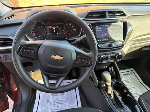 Used 2023 Chevrolet TrailBlazer LT w/ Convenience Package FWD image 9