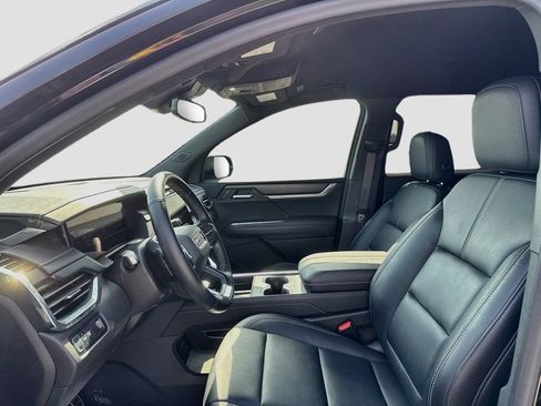 Used 2025 GMC Acadia Elevation w/ Elevation Premium Package FWD image 10