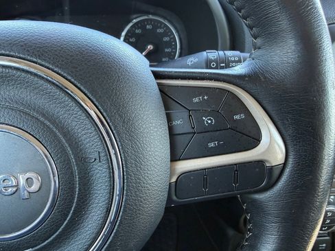 Used 2017 Jeep Renegade Trailhawk image 17