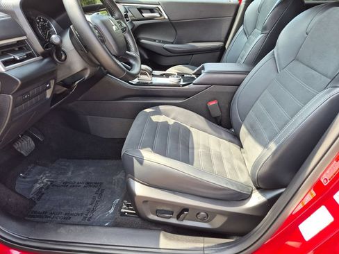 Used 2025 Mitsubishi Outlander SE AWD/4WD image 24