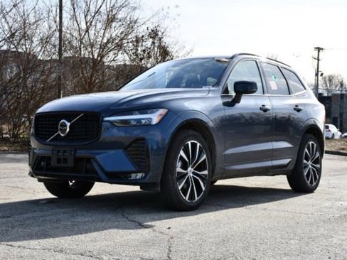 Certified 2025 Volvo XC60 B5 Plus image 3
