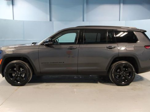 Used 2025 Jeep Grand Cherokee L Limited w/ Black Appearance Package image 34