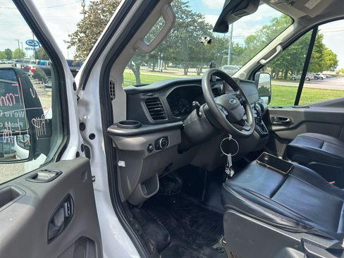 Used 2022 Ford Transit 350 DRW RWD image 18