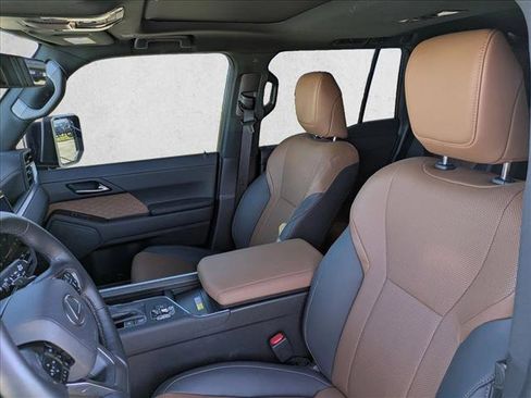 Used 2025 Lexus GX 550 image 10