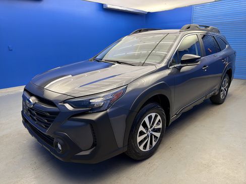 Used 2025 Subaru Outback Premium w/ Popular Package #1A image 4