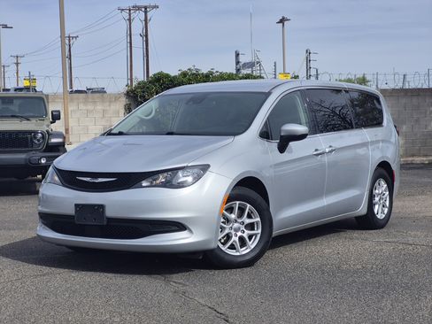 Used 2023 Chrysler Voyager LX image 1
