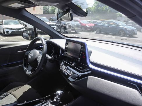 Used 2021 Toyota C-HR XLE FWD image 21
