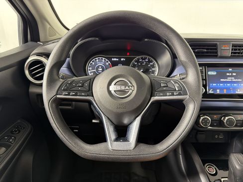Used 2024 Nissan Versa SV FWD image 8