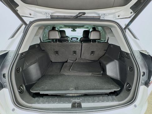 Used 2021 GMC Terrain SLT FWD image 18