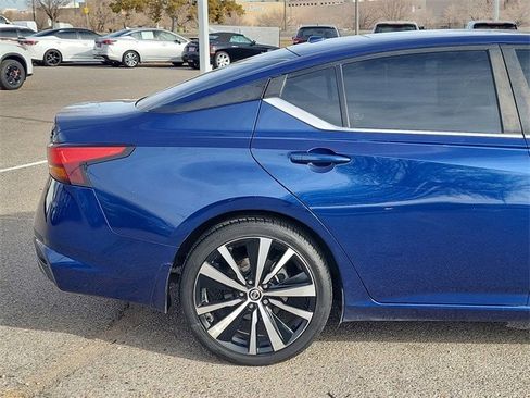 Used 2020 Nissan Altima 2.5 SR w/ Premium Package image 5