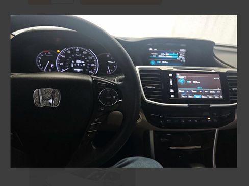 Used 2017 Honda Accord EX image 10