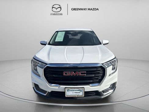 Used 2024 GMC Terrain SLE FWD image 2