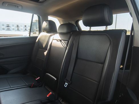 Used 2019 Volkswagen Tiguan SE w/ Panoramic Sunroof Package image 11