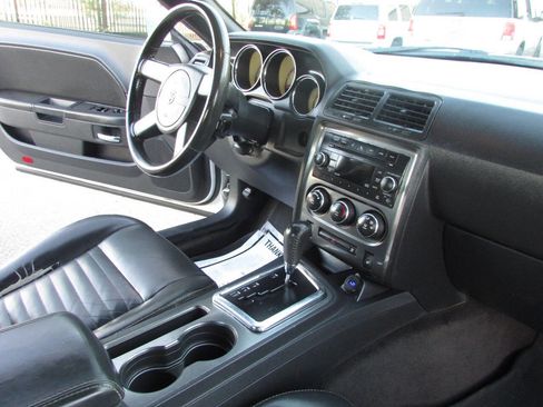 Used 2010 Dodge Challenger SE image 20