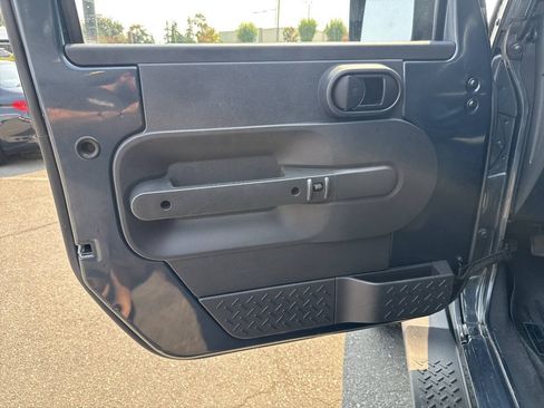 Used 2008 Jeep Wrangler Unlimited Sahara AWD/4WD image 26