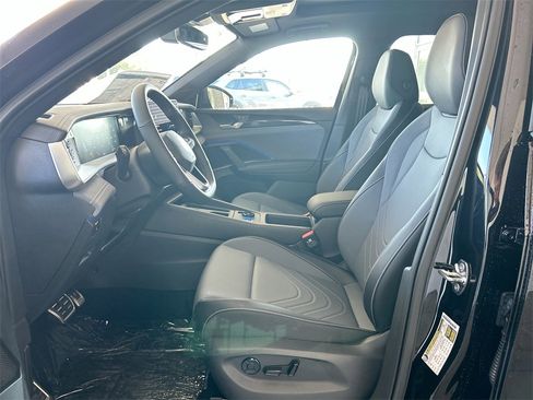 New 2026 Volkswagen Tiguan SE R-Line image 10