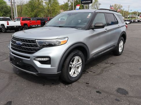 Used 2020 Ford Explorer XLT w/ Equipment Group 202A AWD/4WD image 34