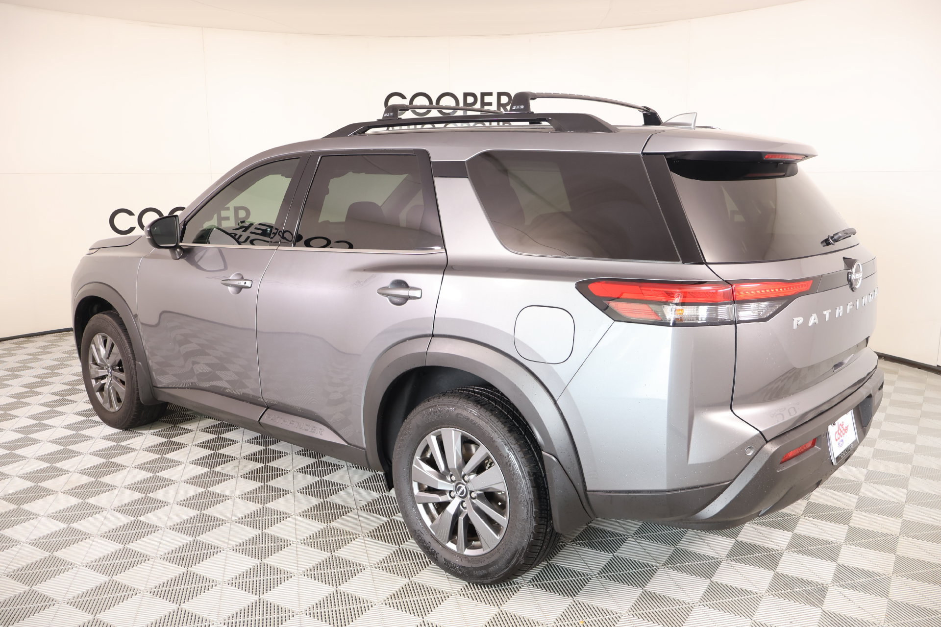 Used 2025 Nissan Pathfinder SV FWD image 23