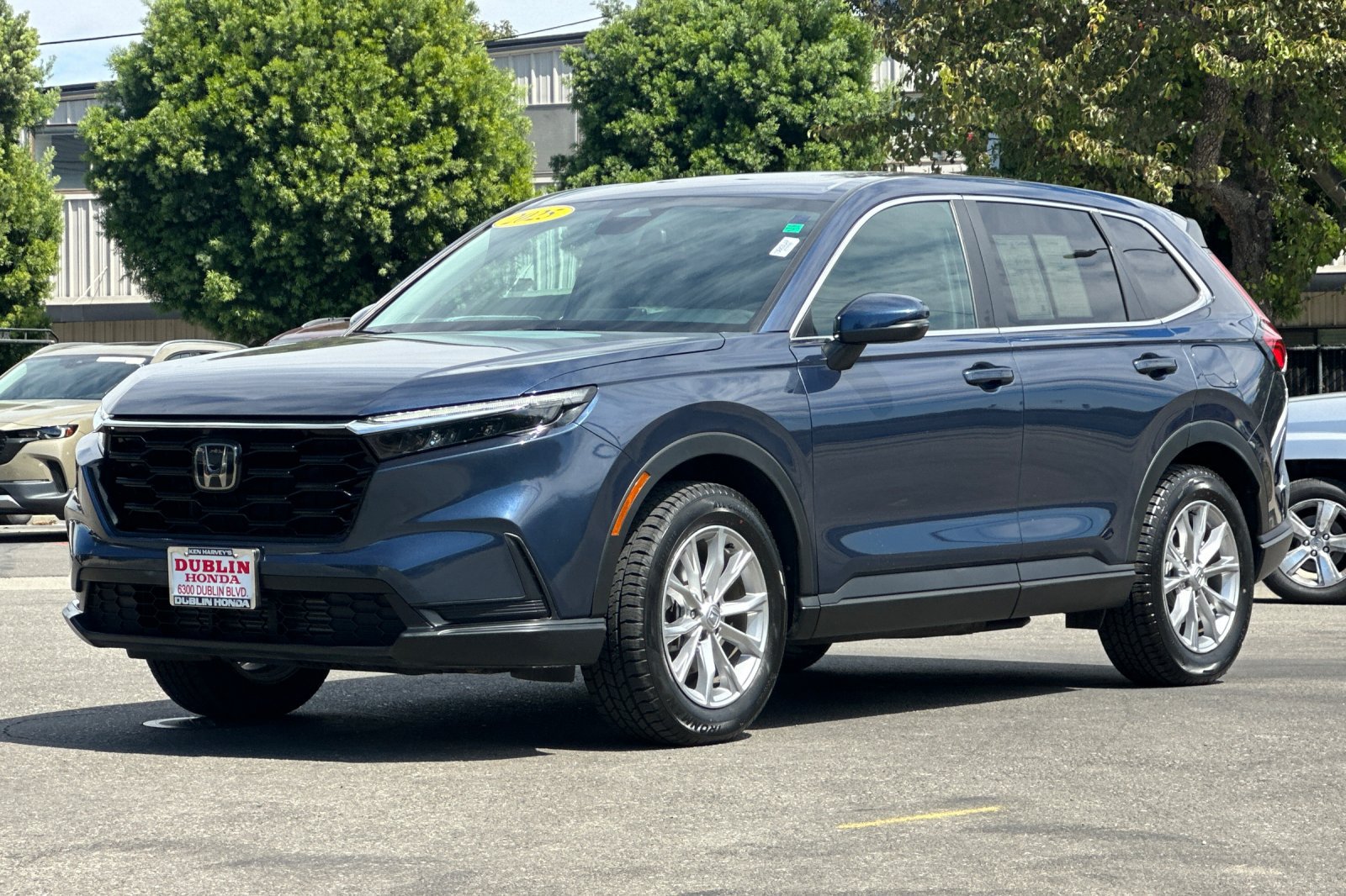 Used 2025 Honda CR-V EX image 8