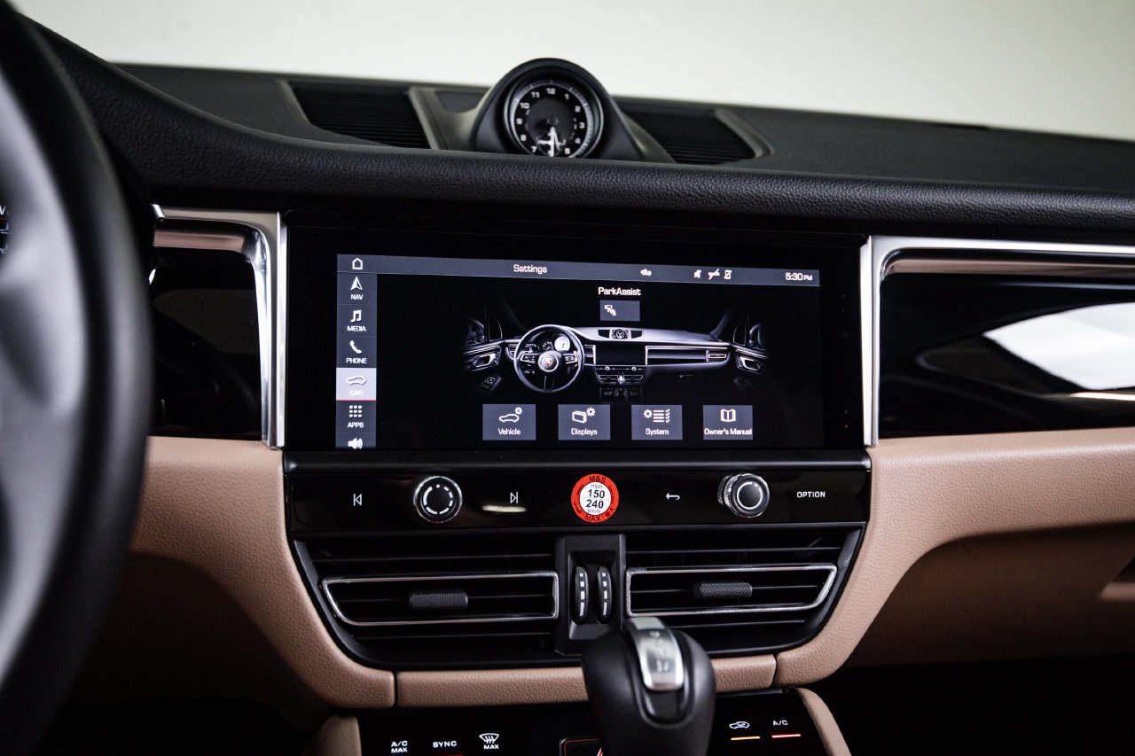 Certified 2026 Porsche Macan AWD/4WD image 18