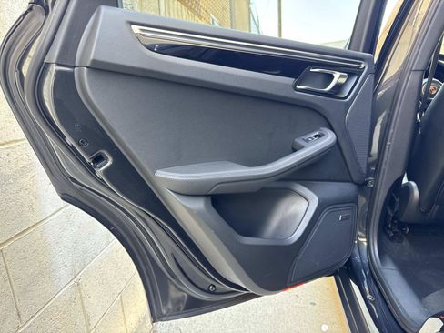 Used 2018 Porsche Macan AWD/4WD image 23
