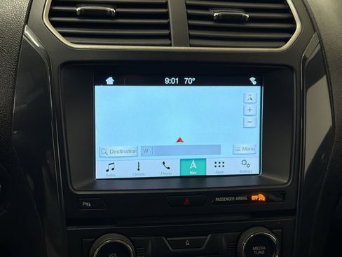 Used 2018 Ford Explorer XLT w/ Equipment Group 202A FWD image 23