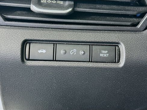 Used 2025 Nissan Altima 2.5 SV FWD image 16