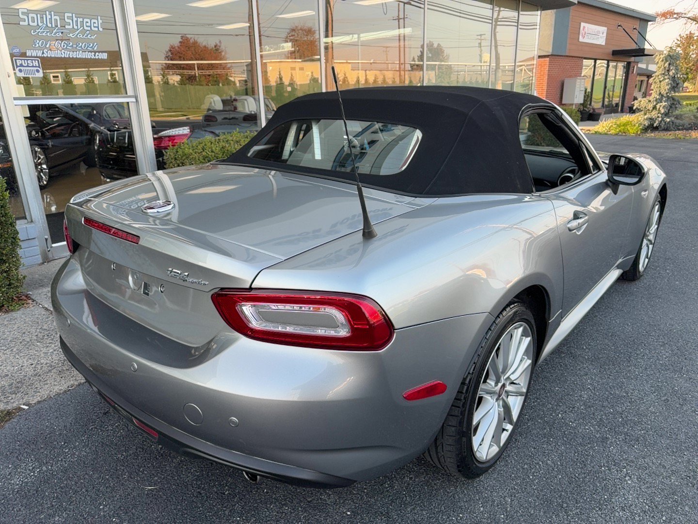 Used 2017 FIAT 124 Spider Lusso RWD image 31