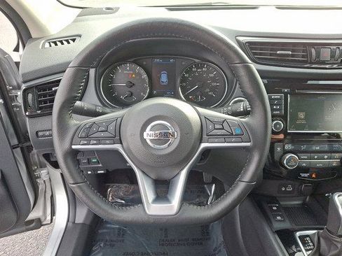 Used 2022 Nissan Rogue Sport SV w/ Technology Package image 19