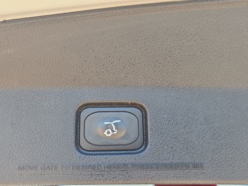 Used 2018 Ford Explorer XLT w/ Equipment Group 202A AWD/4WD image 14
