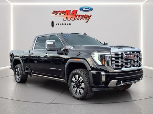 Used 2024 GMC Sierra 2500 Denali w/ Denali Reserve Package AWD/4WD image 3