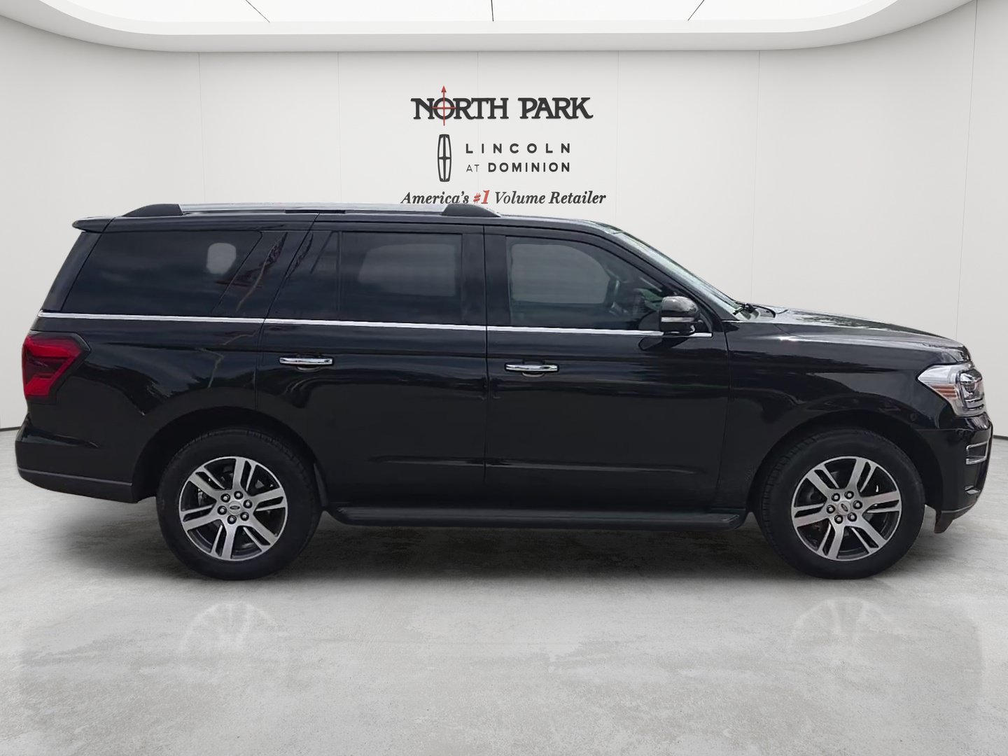 Used 2024 Ford Expedition Limited RWD image 6