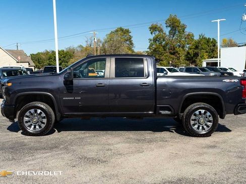 Used 2024 Chevrolet Silverado 2500 Custom w/ Custom Convenience Package image 9