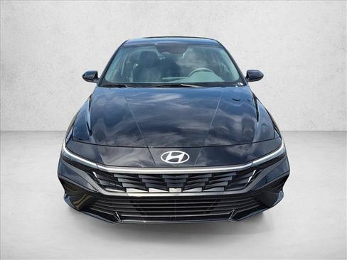 New 2026 Hyundai Elantra SE FWD image 2