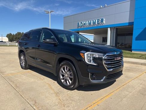 Used 2024 GMC Terrain SLT w/ Infotainment Package II image 3