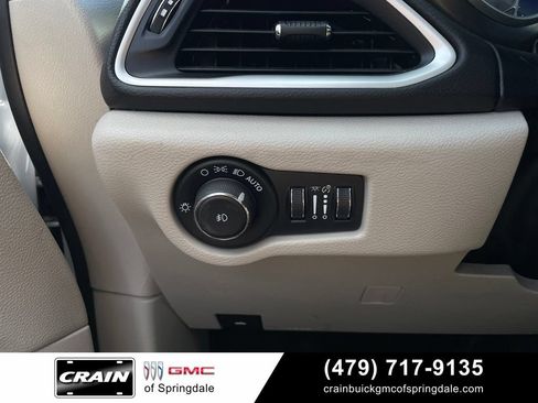 Used 2024 Chrysler Pacifica Touring-L FWD image 13
