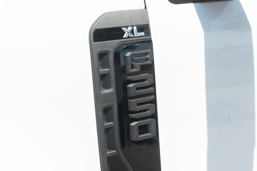 New 2027 Ford F250 XL w/ XL Chrome Package RWD image 3