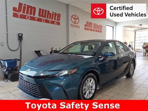 Certified 2025 Toyota Camry LE image 1
