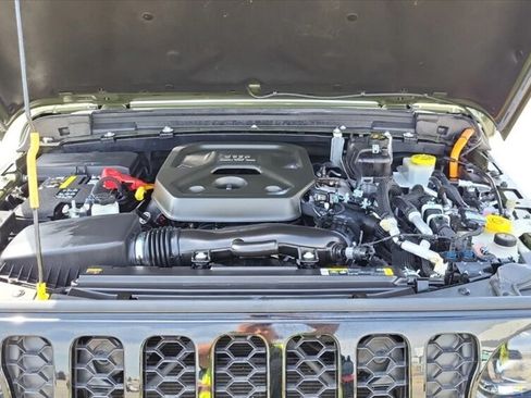 Used 2023 Jeep Wrangler Unlimited w/ Convenience Group AWD/4WD image 10