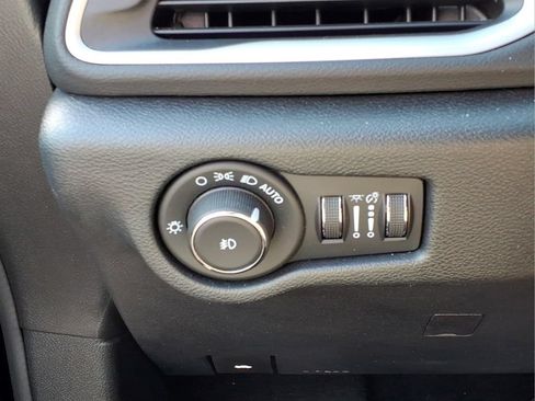 Used 2025 Chrysler Pacifica Select FWD image 17
