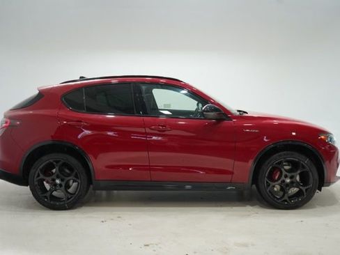 New 2025 Alfa Romeo Stelvio Sprint image 8