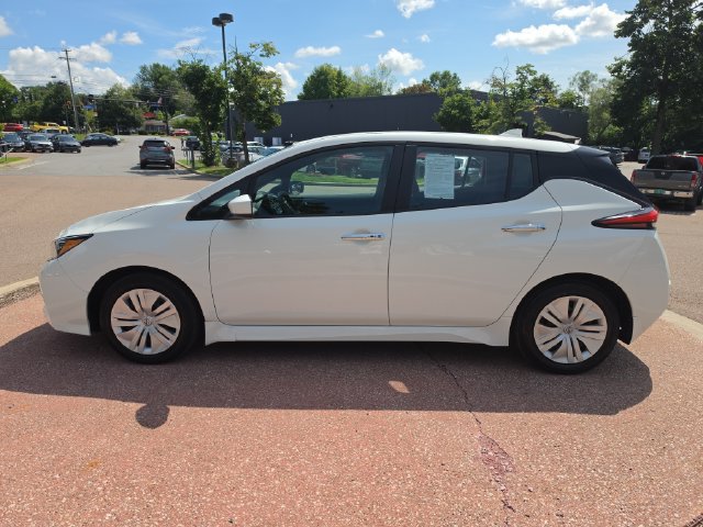 Used 2024 Nissan Leaf S FWD image 2
