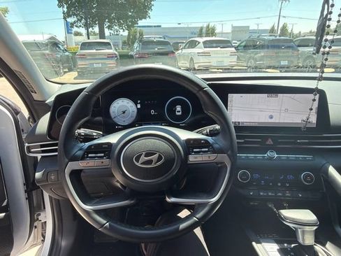 Used 2024 Hyundai Elantra SEL w/ Convenience Package FWD image 3