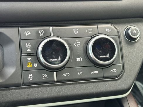 Used 2024 Land Rover Defender 130 S image 27