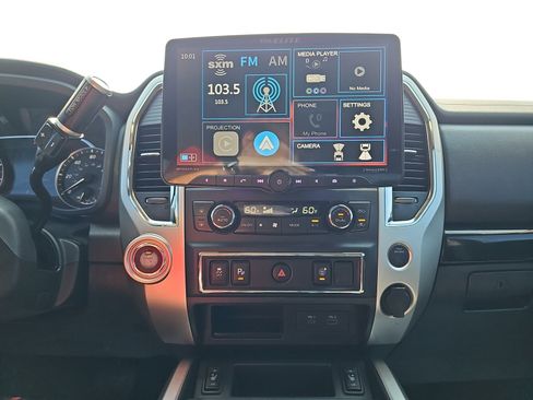 Used 2020 Nissan Titan SV w/ SV Convenience Package RWD image 17